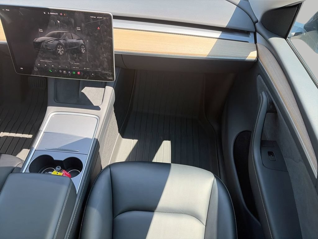 Used 2024  Tesla Long Range image 13