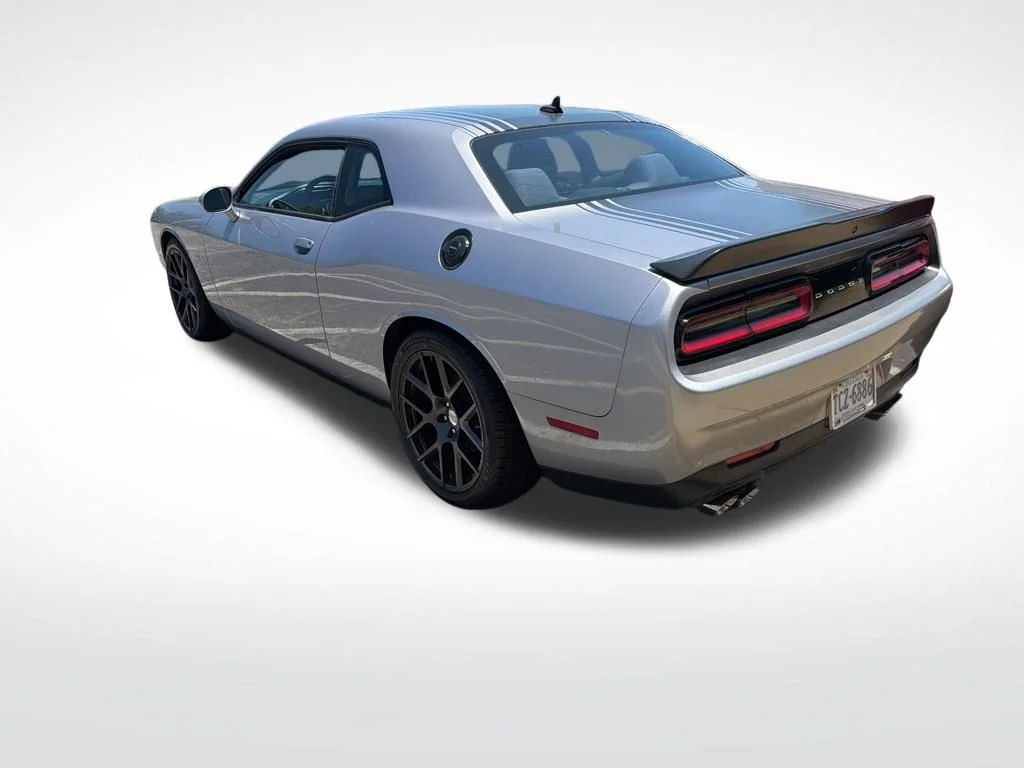 Used 2016 Silver Dodge R/T Shaker image 3