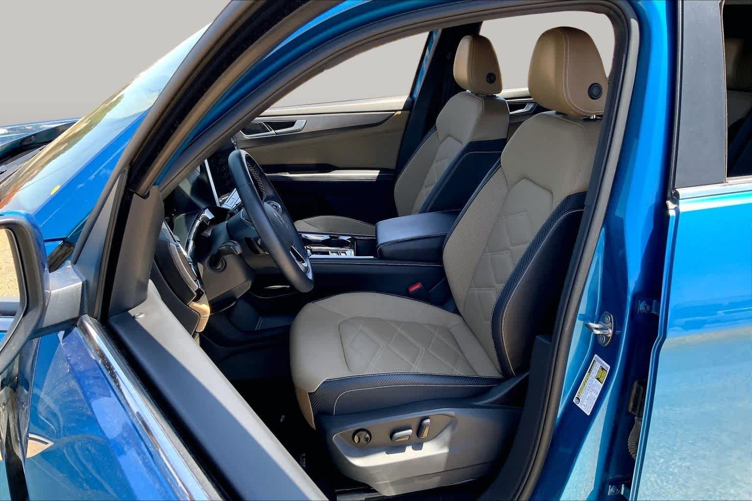 Used 2024 KINGFISHER BLUE Volkswagen 2.0T SE w/Technology image 8