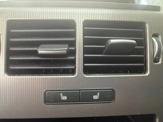 Used 2020 Black Land Rover HSE image 30
