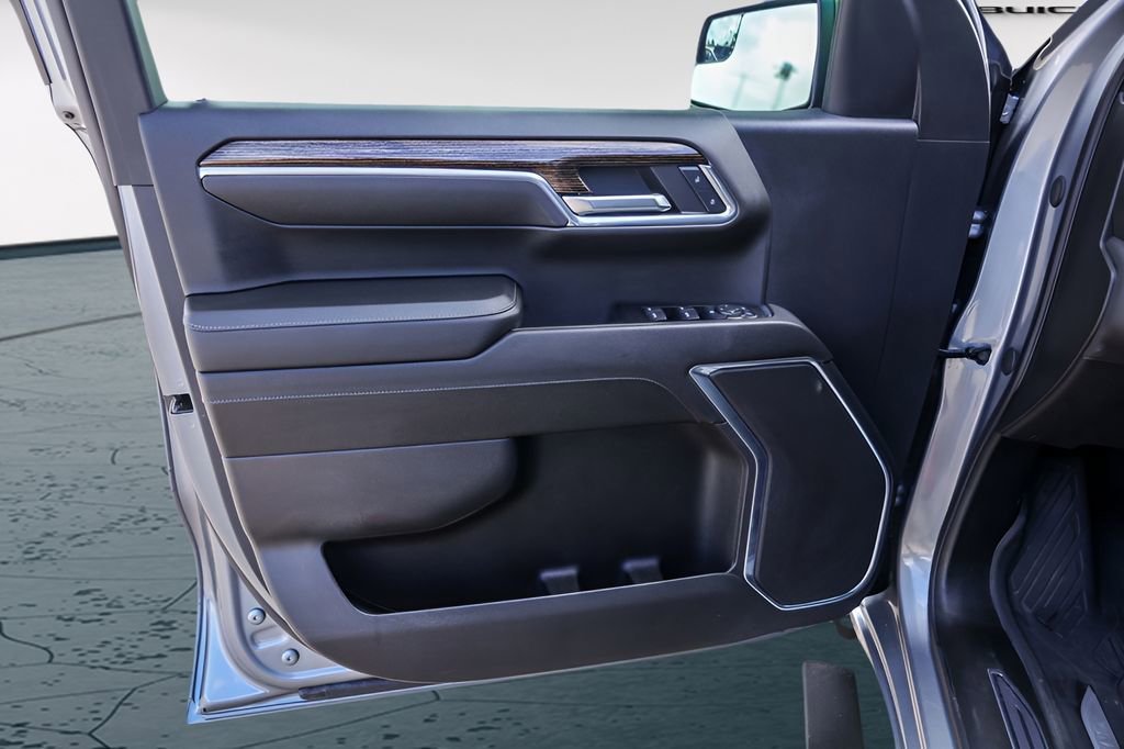 Used 2024 Sterling Metallic GMC Elevation image 25