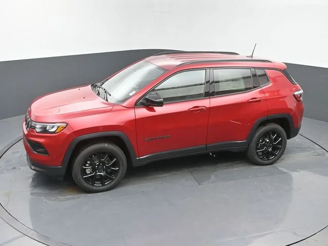 New 2026 Red Hot Pearl-Coat Exterior Paint Jeep Latitude image 34