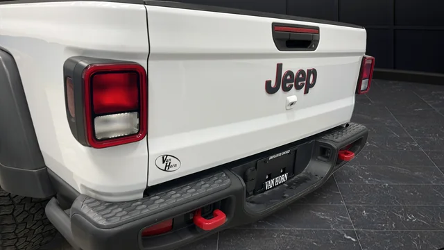 Used 2022 Bright White Clearcoat Jeep Rubicon image 38