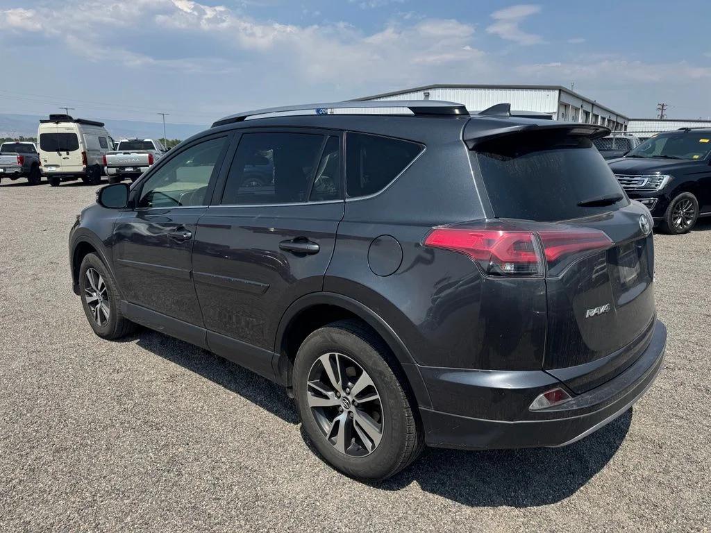 Used 2018 Magnetic Gray Metallic Toyota XLE image 8