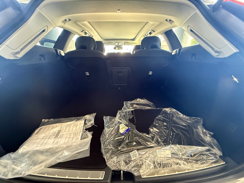 New 2026 Aurora Silver Volvo Plus image 24