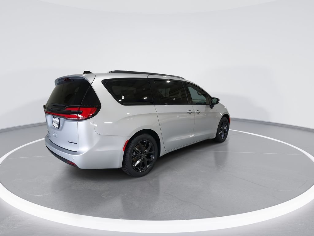 2026 Chrysler Pacifica Limited - Photo 8