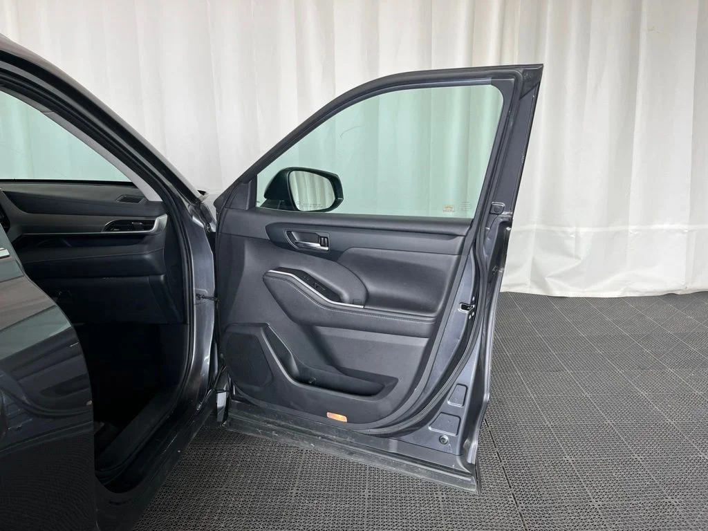 Used 2020 Gray Toyota XLE image 20