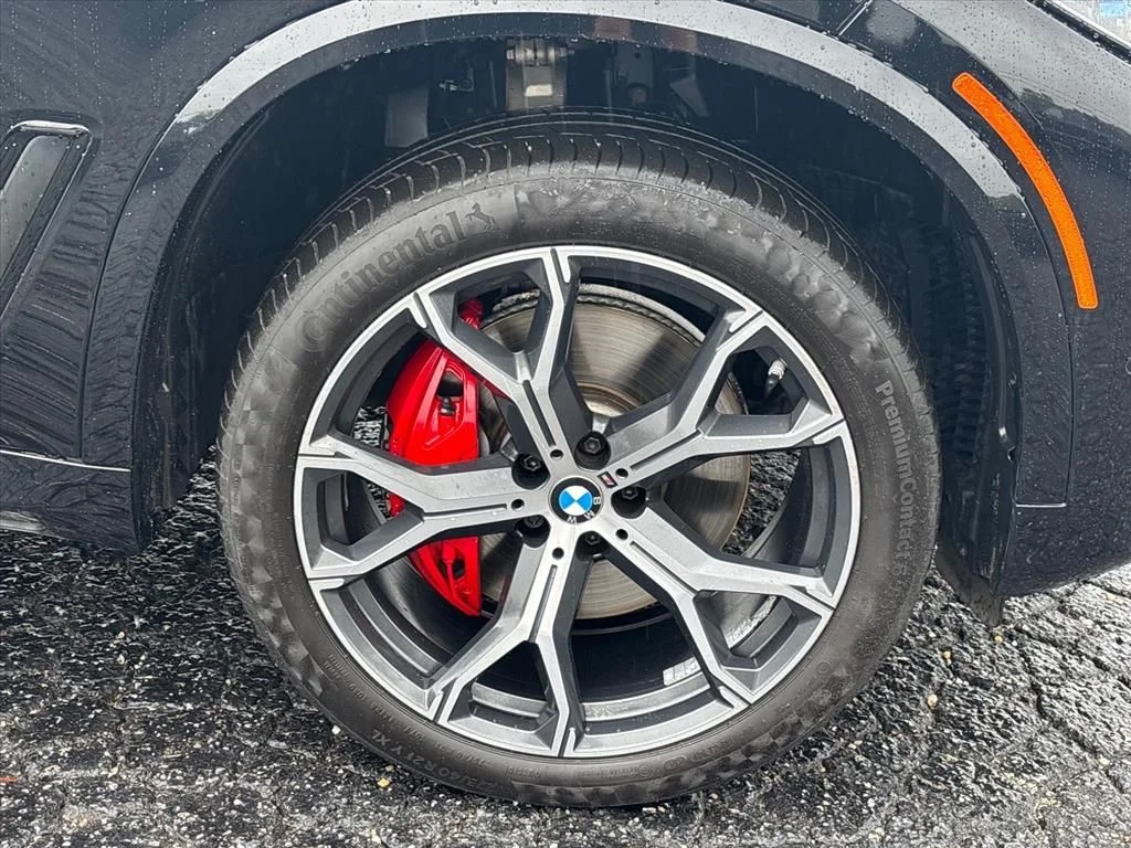 Used 2022 Black BMW sDrive40i image 10