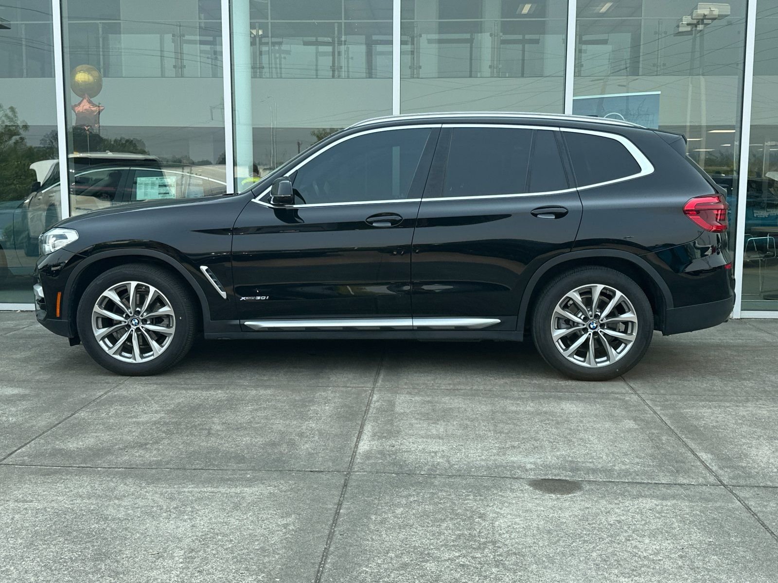 Used 2018 Jet Black BMW xDrive30i image 6