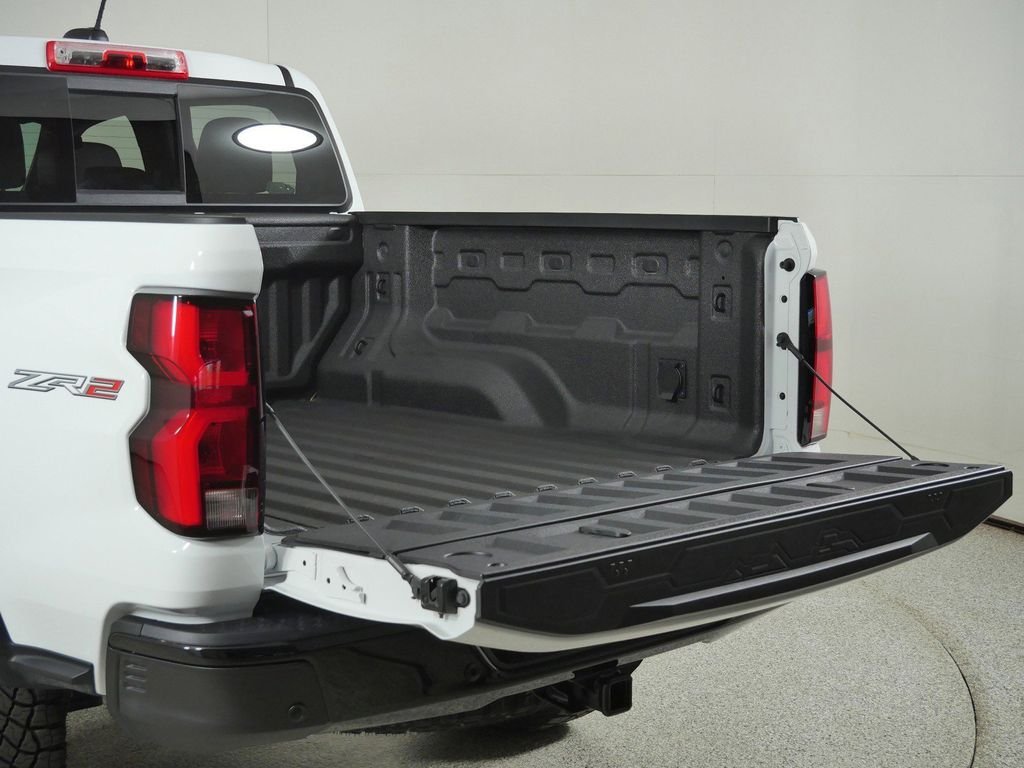 Used 2025 White Chevrolet ZR2 image 27