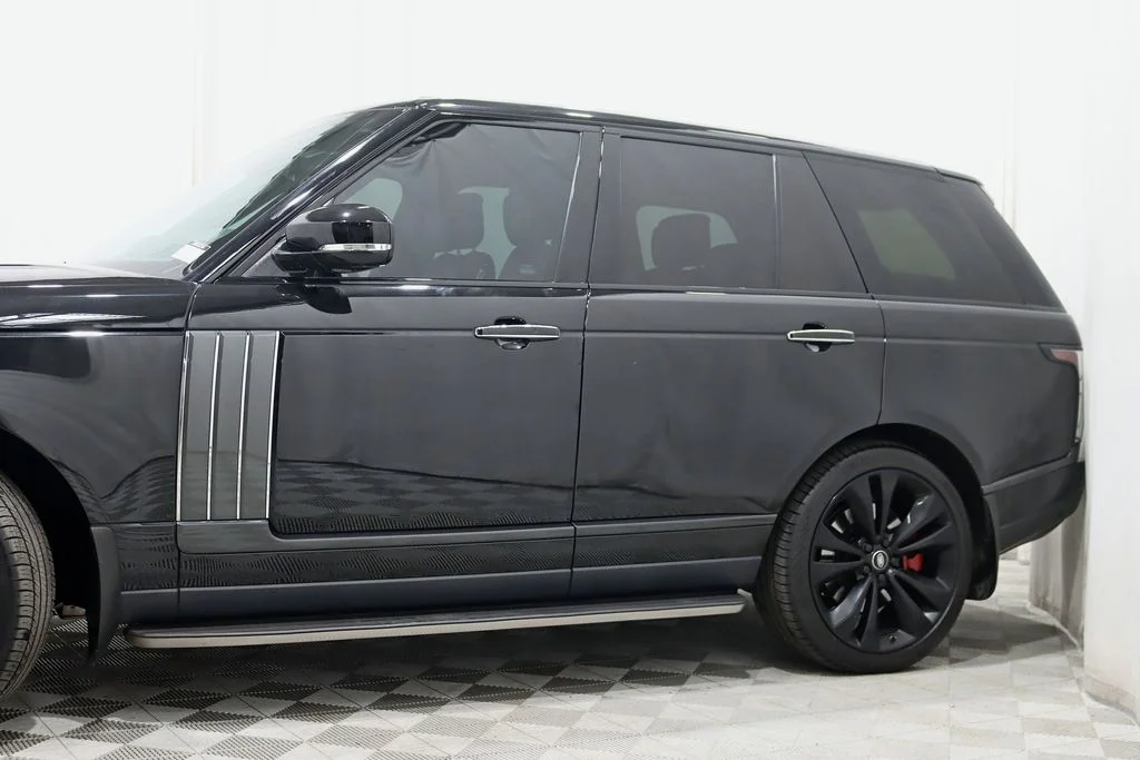Used 2021  Land Rover SVAutobiography image 4