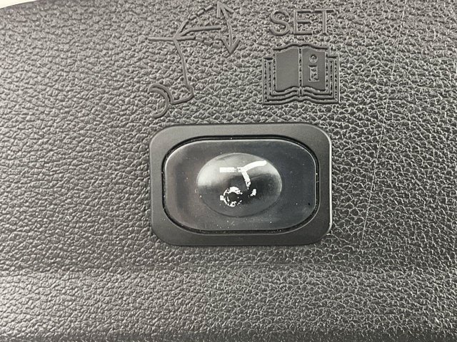 Used 2019 White Platinum Metallic Tri-Coat Ford SEL image 29