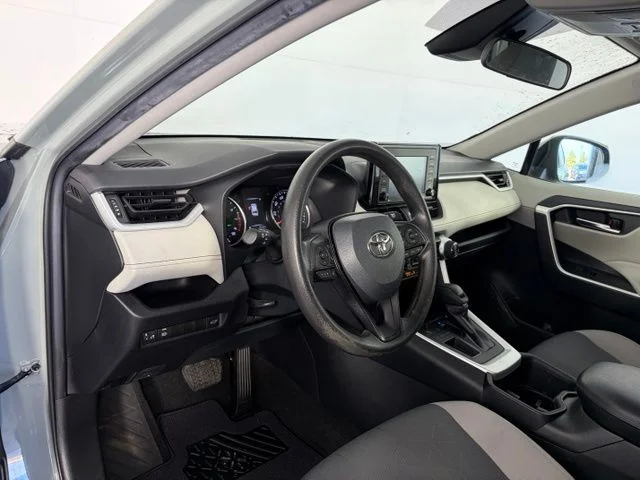 Used 2022  Toyota XLE image 11