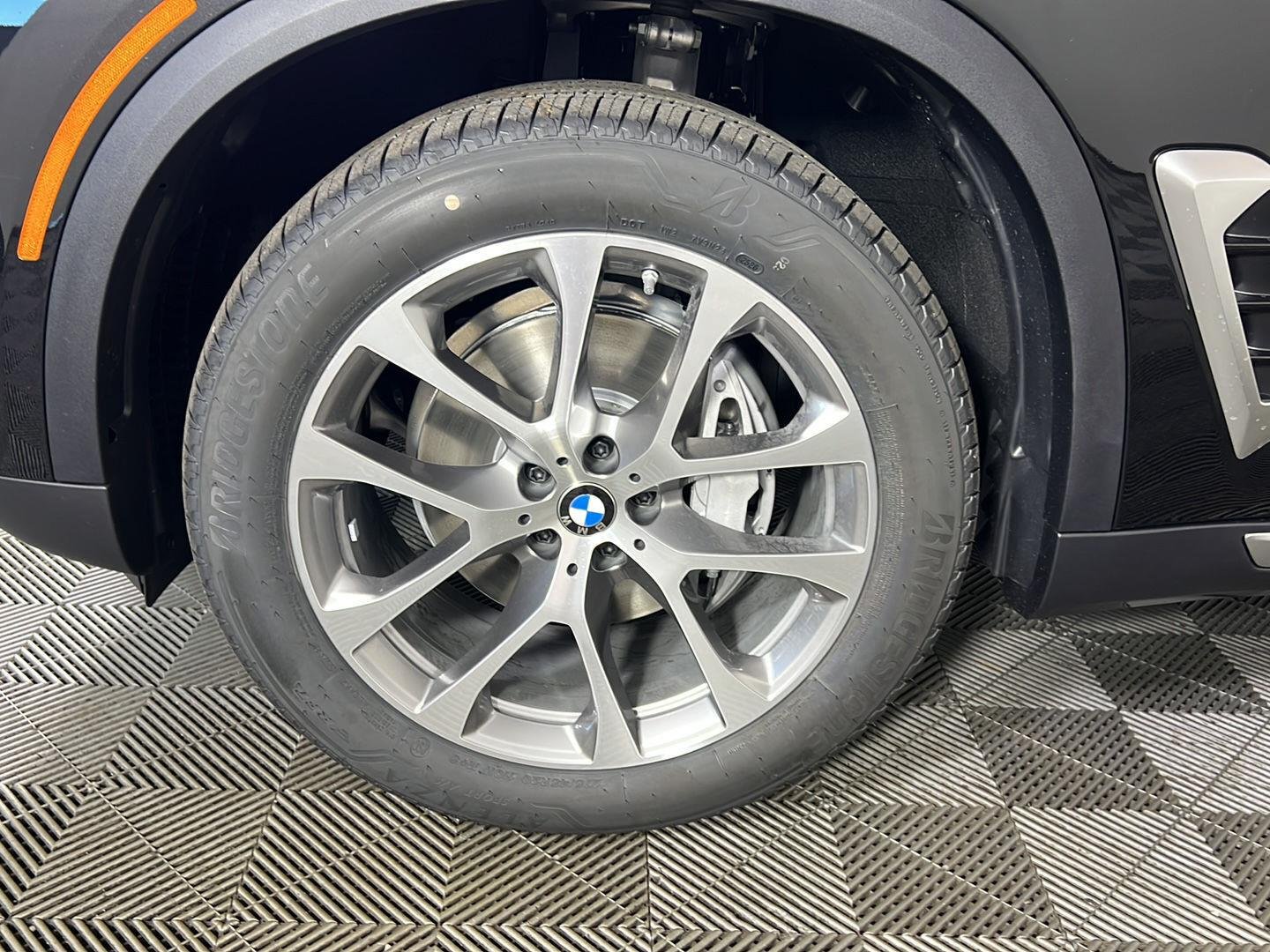 New 2026 Black Sapphire Metallic BMW xDrive40i image 19