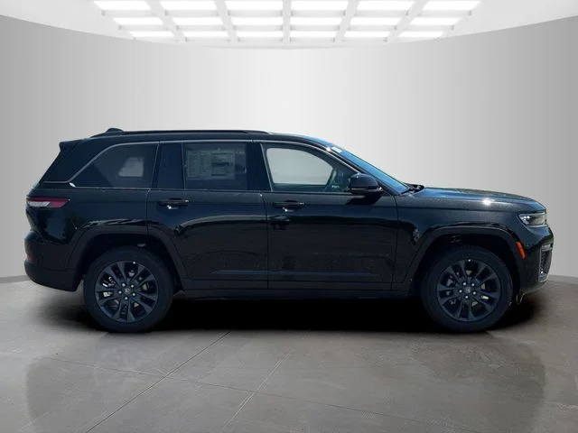 New 2026 Diamond Black Crystal Pearl-Coat Exterior Paint Jeep 85th Anniversary Edition image 8