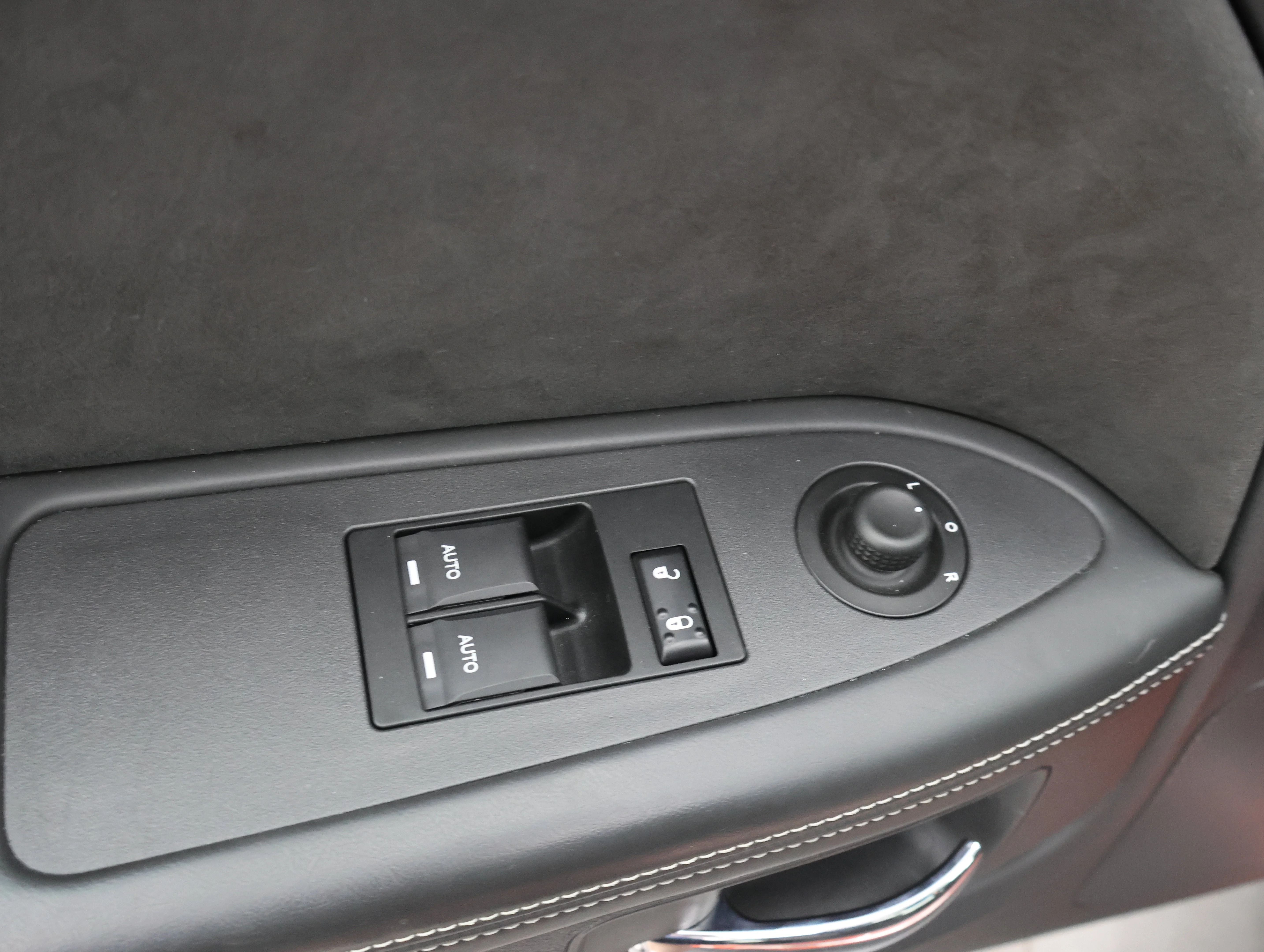 Used 2009 Hemi Orange Pearl Dodge SRT8 image 35