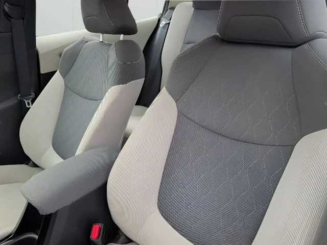 Used 2022 White Toyota LE image 11