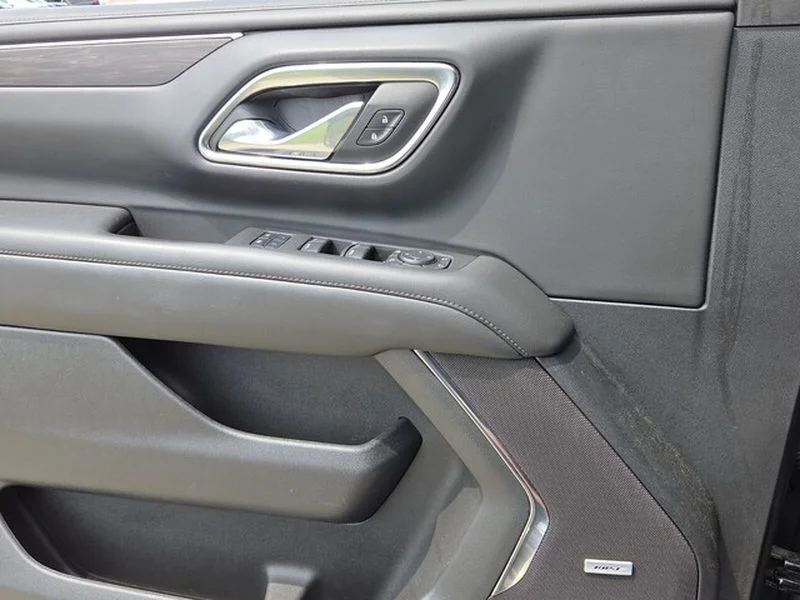 Used 2024 Black Chevrolet Z71 image 29