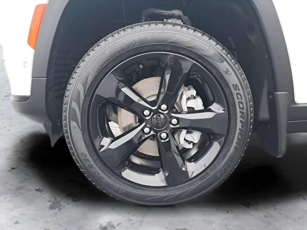 New 2025 Bright White Clear-Coat Exterior Paint Jeep Limited image 28
