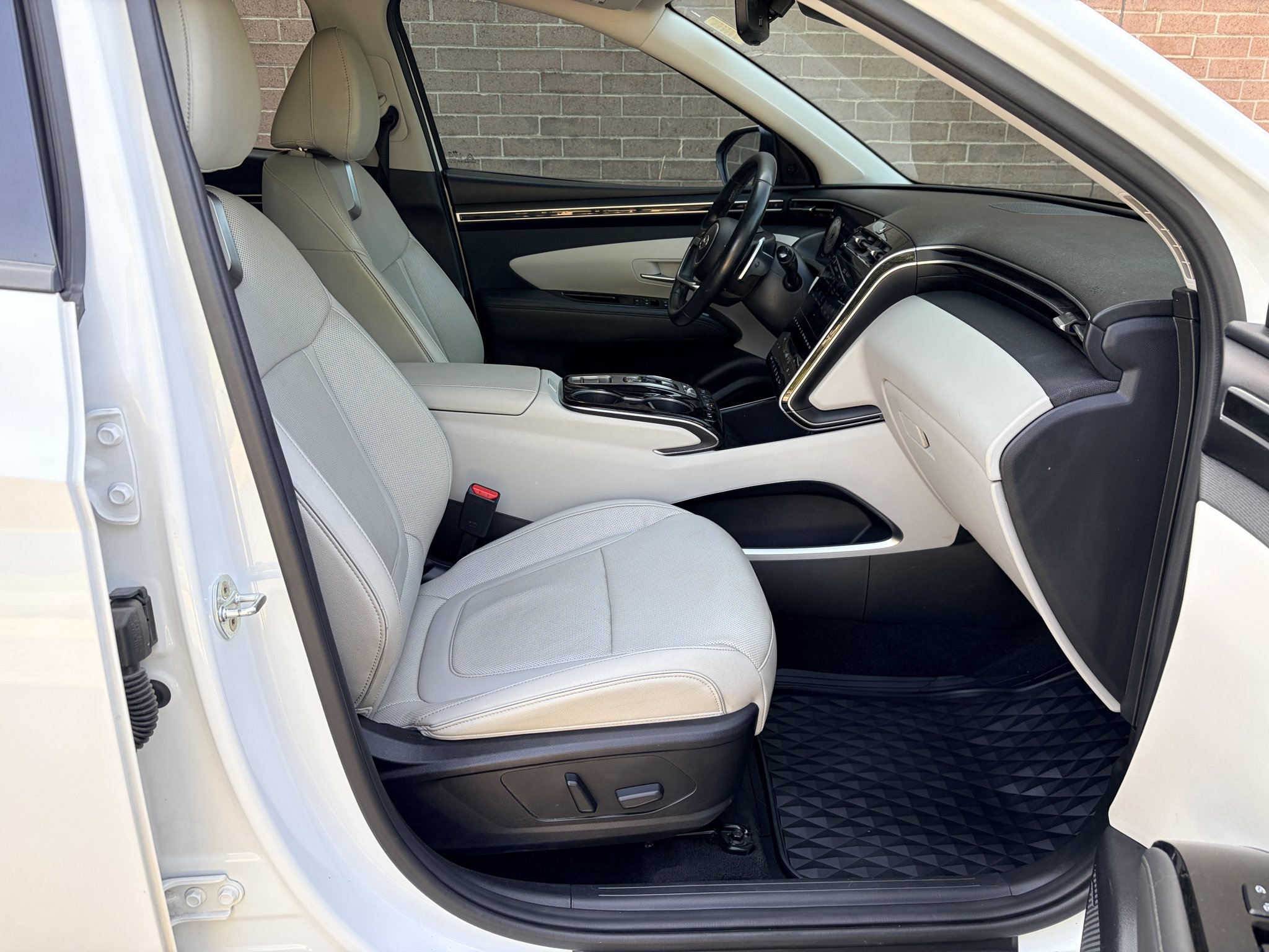 Used 2022 Quartz White Hyundai Limited image 19