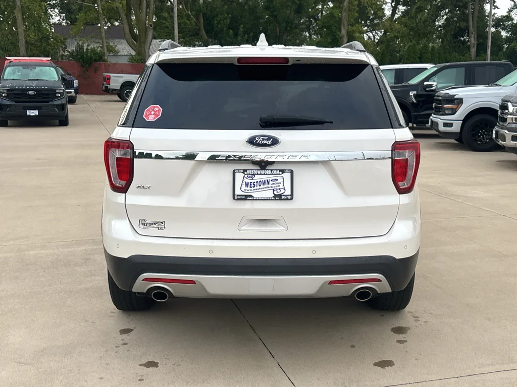 Used 2017 White Platinum Tri-Coat Metallic Ford XLT image 6