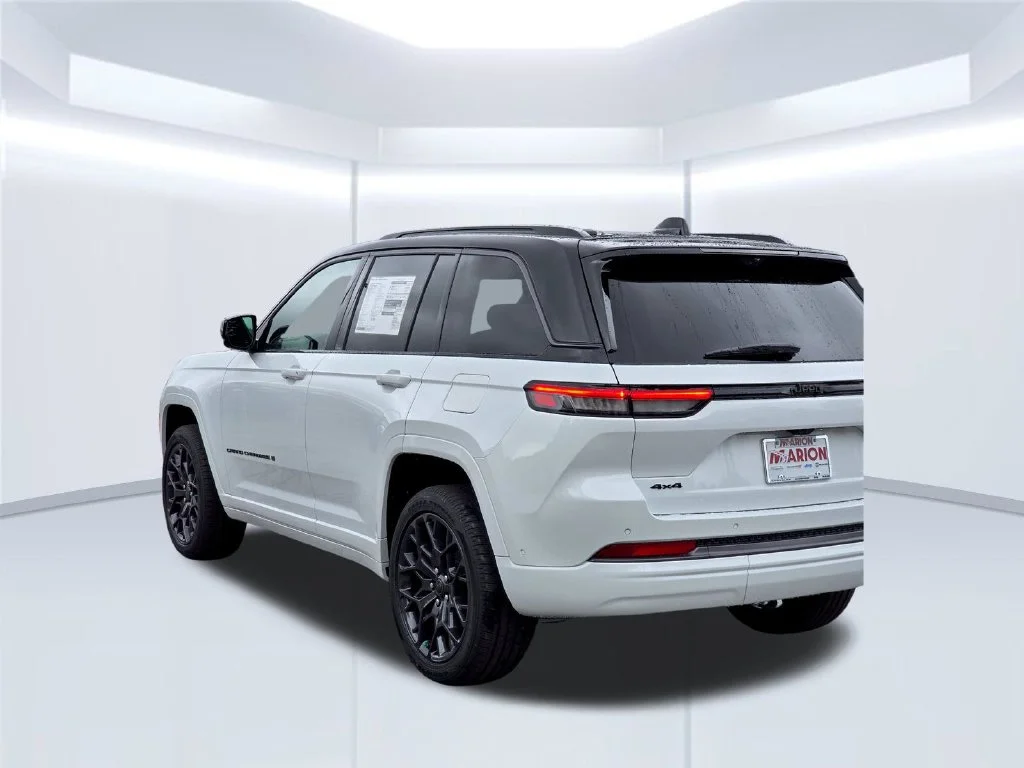 New 2027 White/off-white Jeep Summit image 41