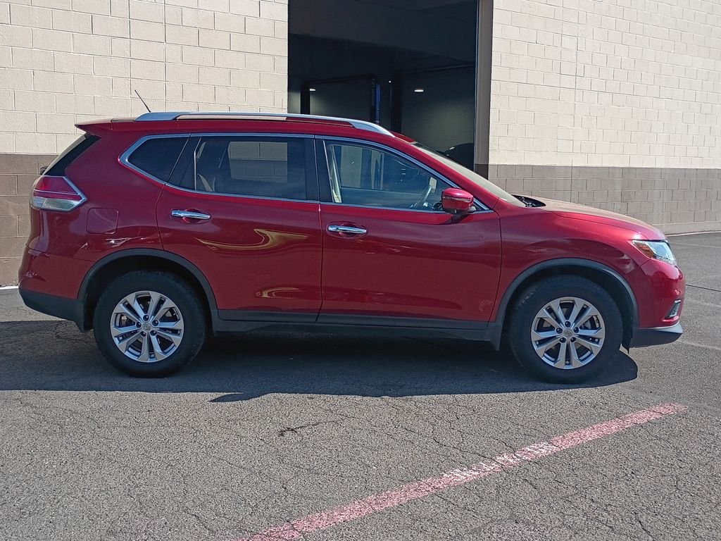 Used 2016 Cayenne Red Nissan SV image 3