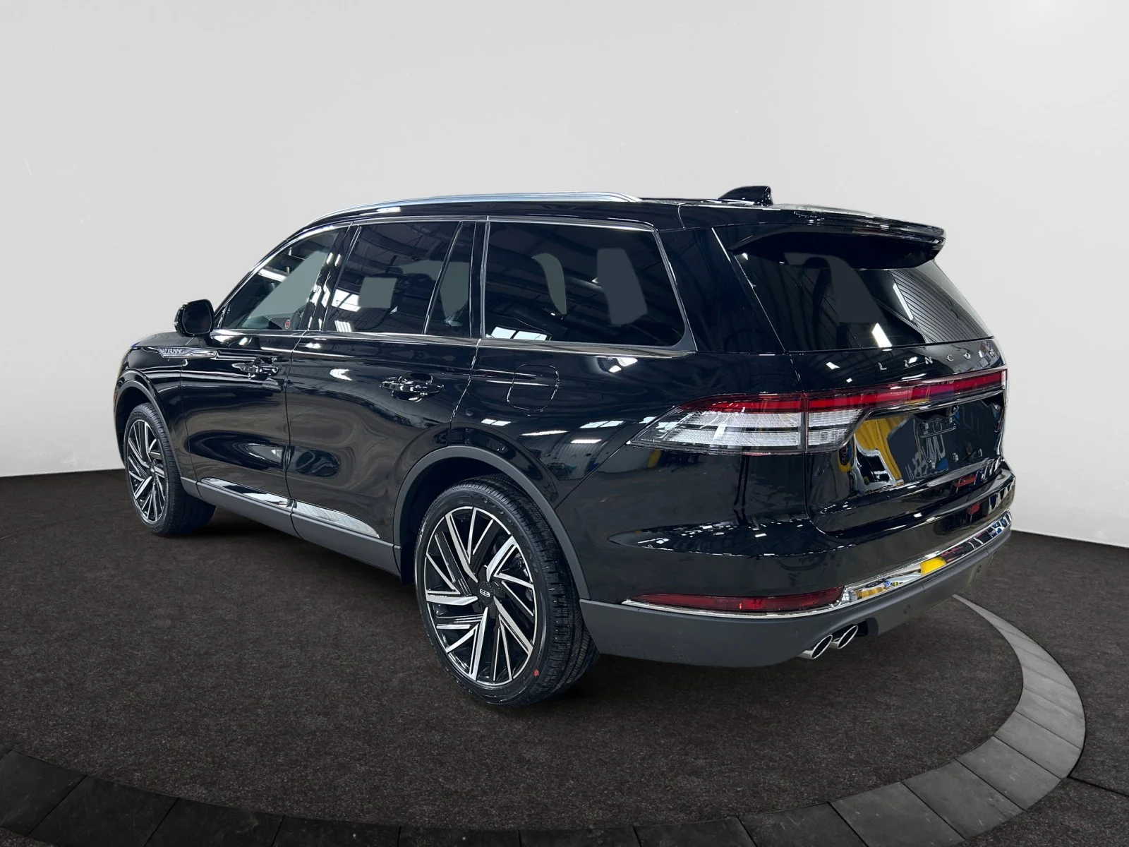 New 2026 Infinite Black Metallic Clearcoat Lincoln Reserve image 3
