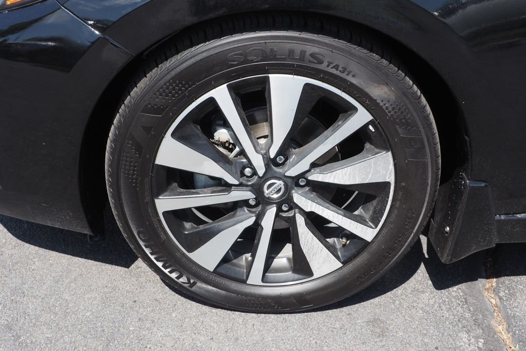 Used 2023 Black Nissan SV image 9