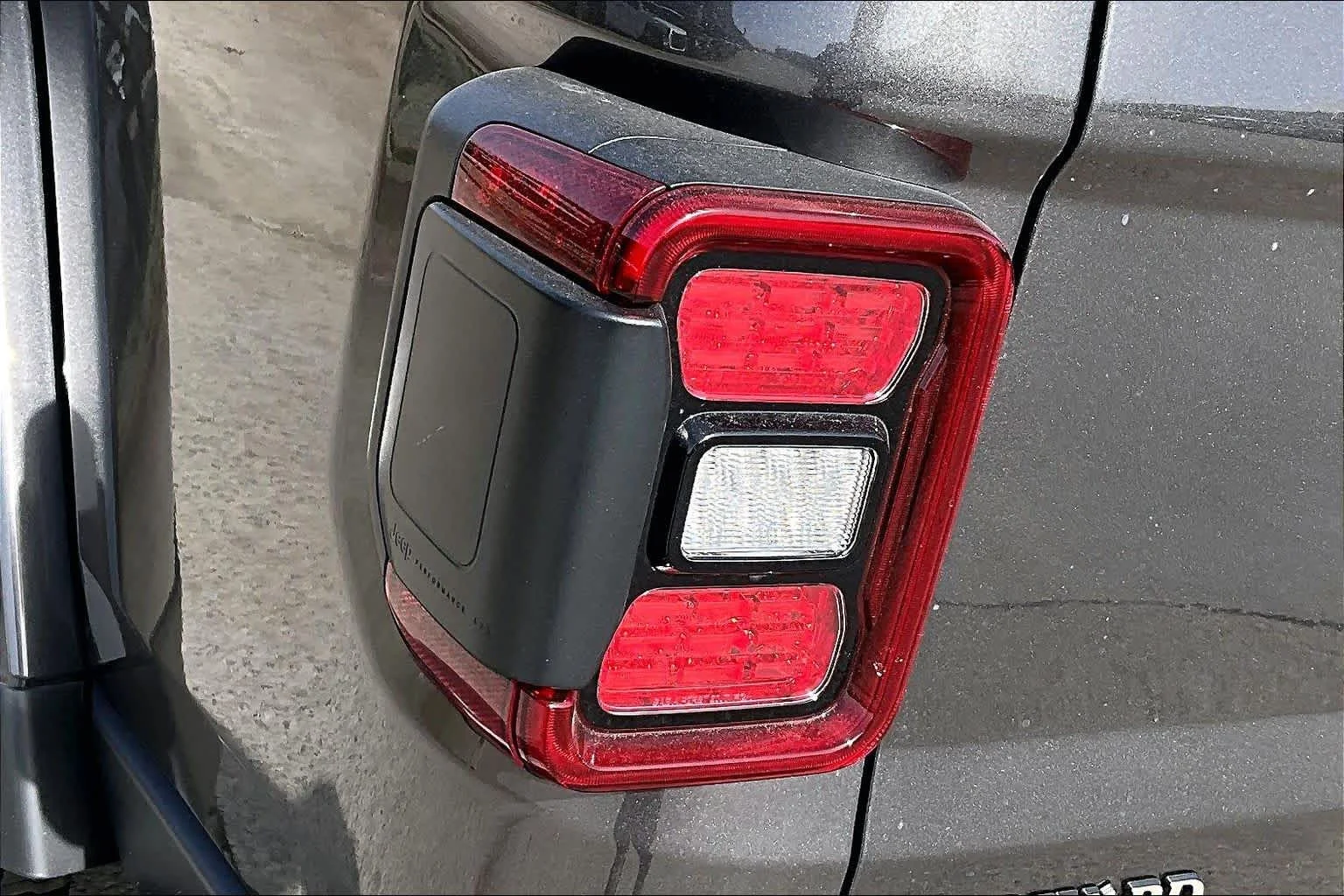 New 2026 Granite Crystal Metallic Clear-Coat Exterior Paint Jeep Rubicon image 15