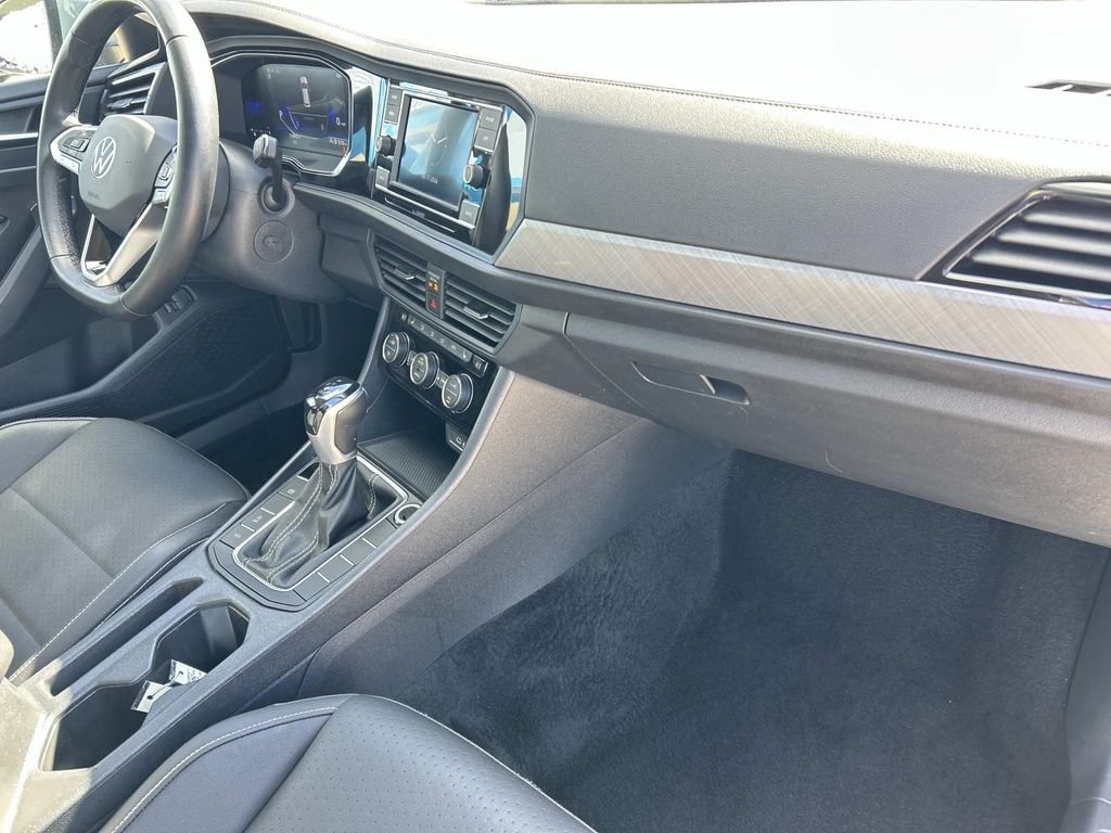 Used 2024 Silver Volkswagen SE image 20