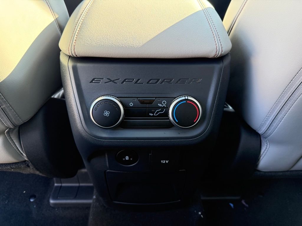 New 2026 Star White Metallic Tri-Coat Ford Active image 15