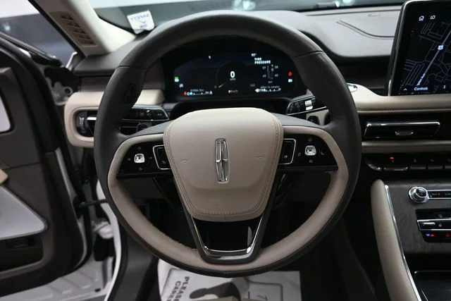Used 2024 White Lincoln Reserve image 15