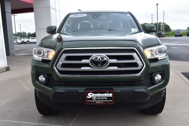Used 2021 Green Toyota SR5 image 3