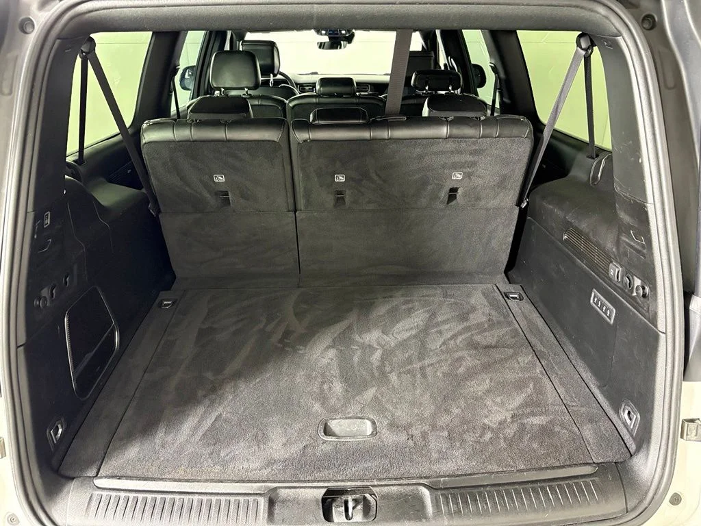 Used 2023 White Jeep Base image 37
