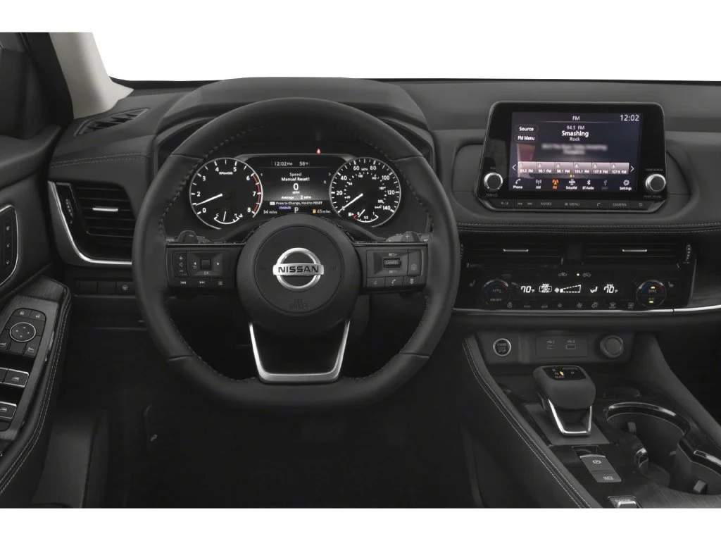 Used 2021 White Nissan SL image 4
