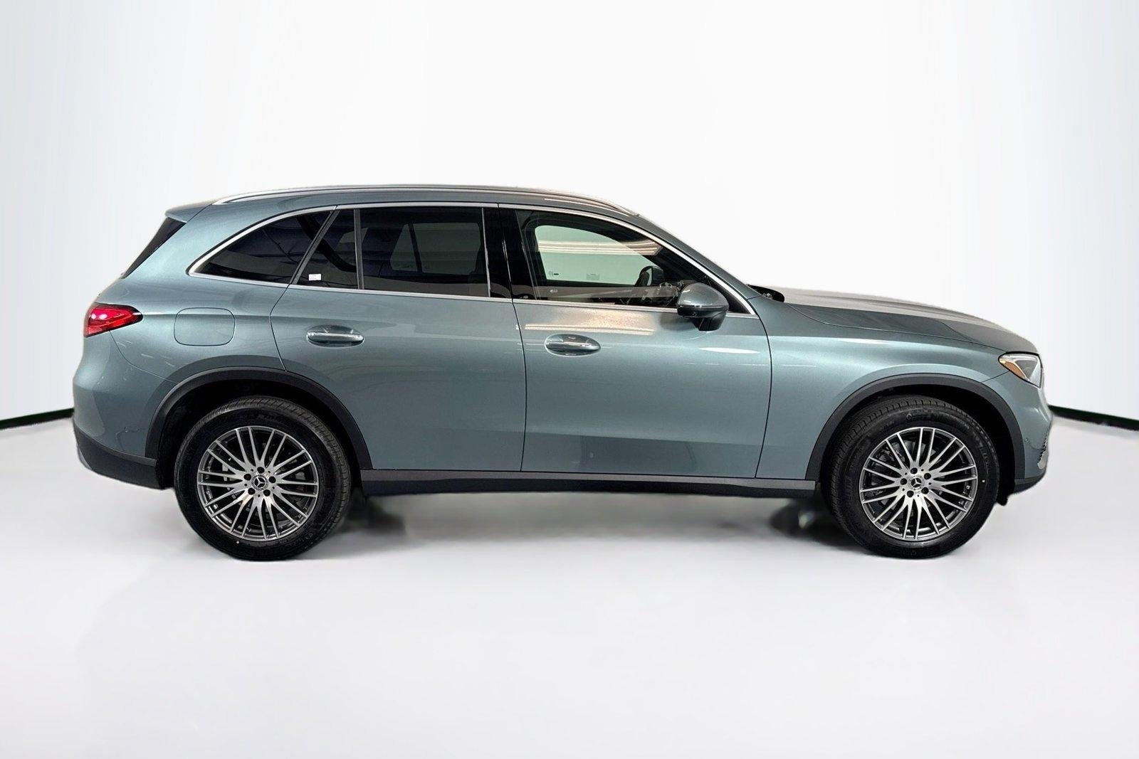 New 2026 Verde Silver Metallic Mercedes-Benz GLC 300 image 4