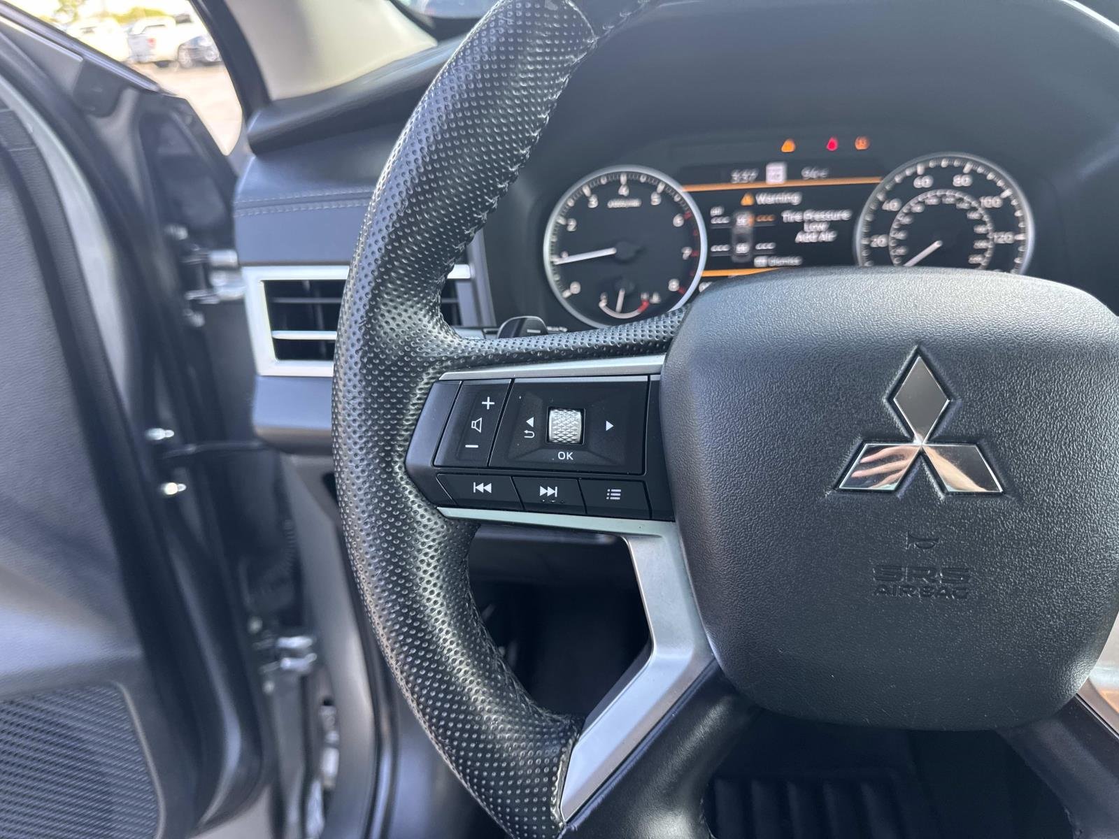 Used 2022 Alloy Silver Metallic Mitsubishi SE Launch Edition image 22