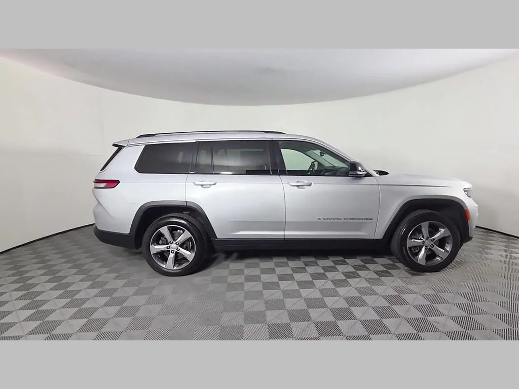Used 2021 Silver Zynith Jeep Limited image 36