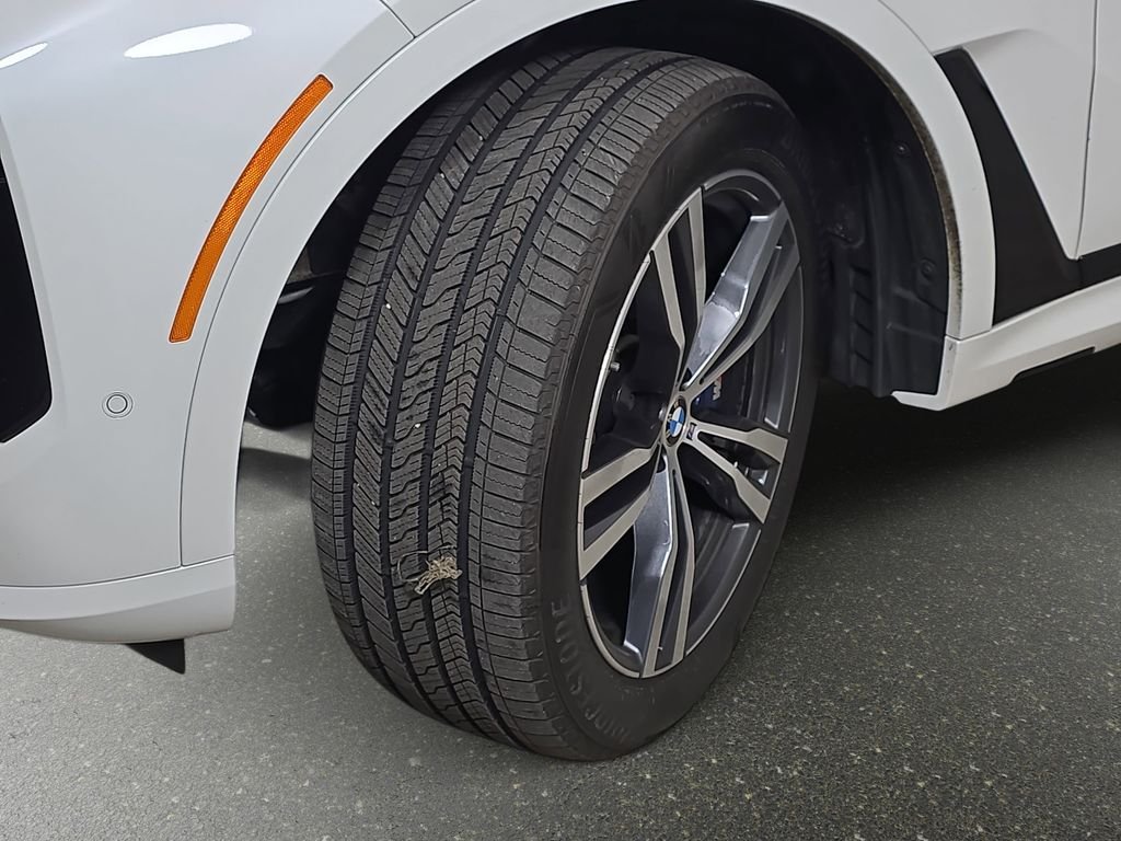 Certified Used 2025 Mineral White Metallic BMW M60i image 35