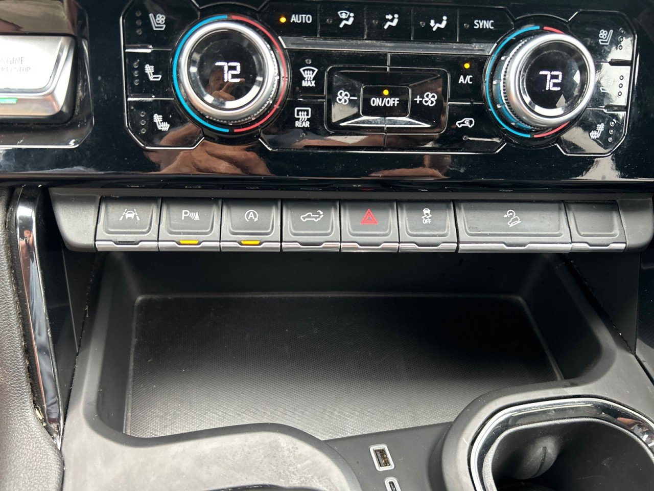 Used 2024 Summit White GMC AT4 image 12