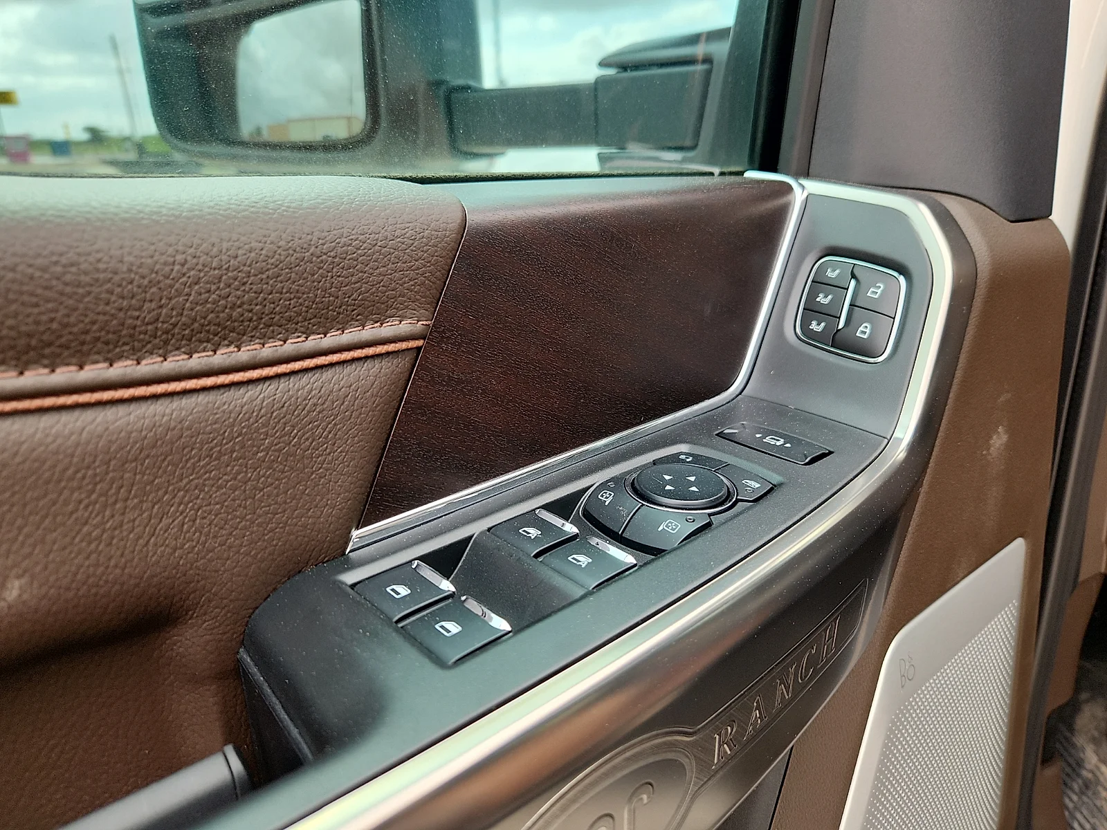 New 2026 Star White Metallic Tri-Coat Ford F-350® King Ranch® image 15