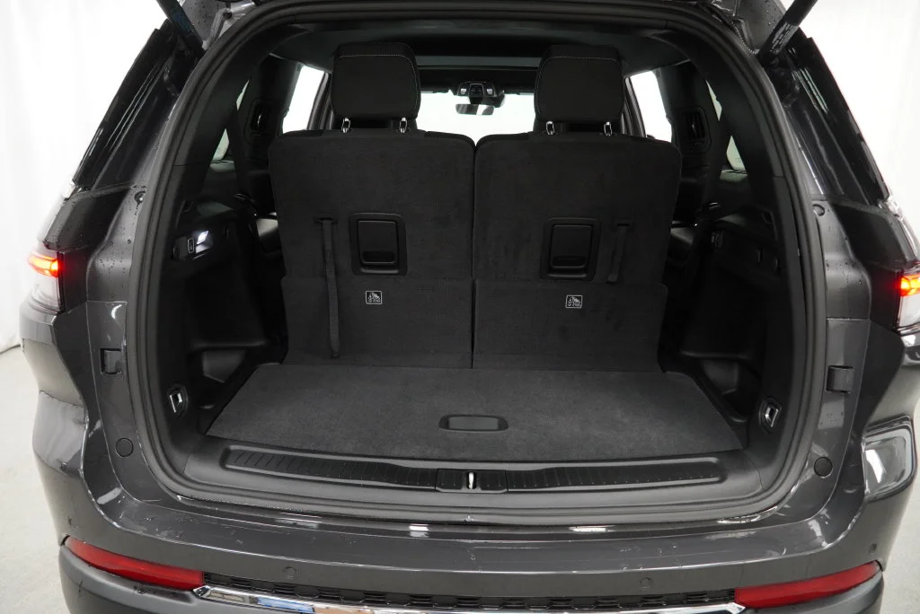 New 2026 Baltic Gray Metallic Clear-Coat Exterior Paint Jeep Laredo X image 33