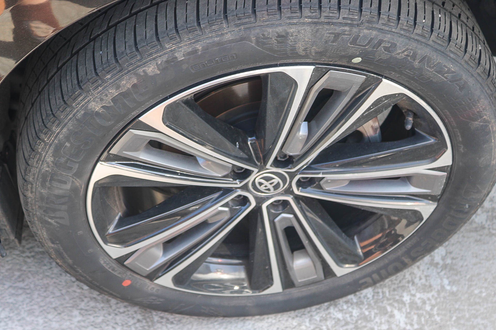 Used 2023 Heavy Metal w/Black Roof Toyota XLE image 9