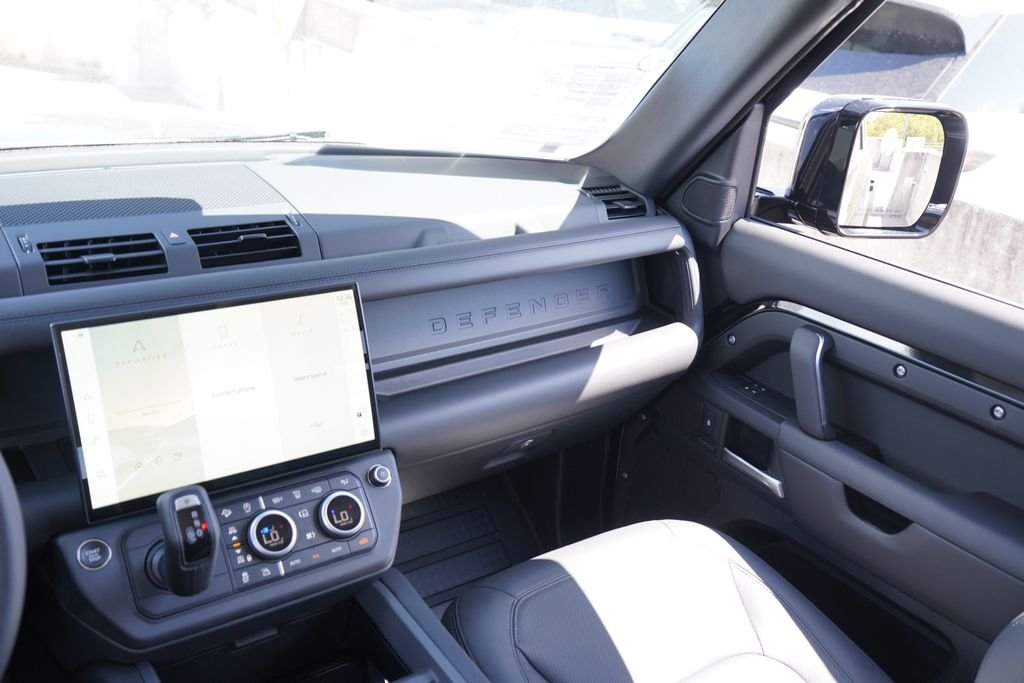 Used 2026 Black Land Rover X-Dynamic SE image 26