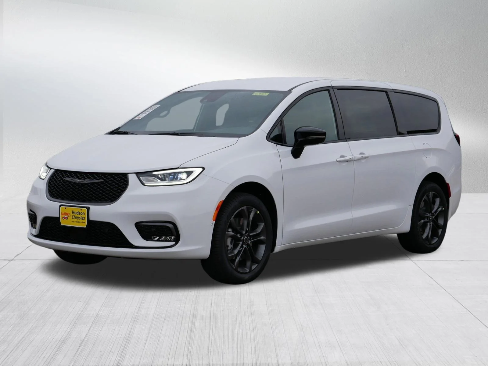 New 2026 Bright White Clear-Coat Exterior Paint Chrysler Select image 4