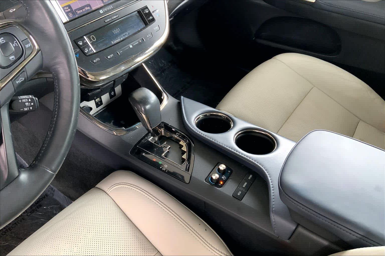 Used 2014 Creme Brulee Mica Toyota XLE image 17