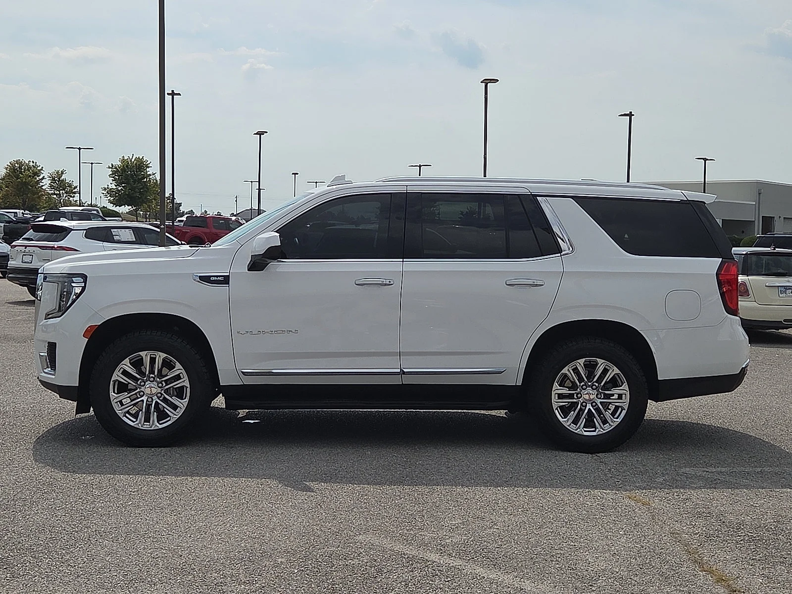 Used 2023 Summit White GMC SLT image 3