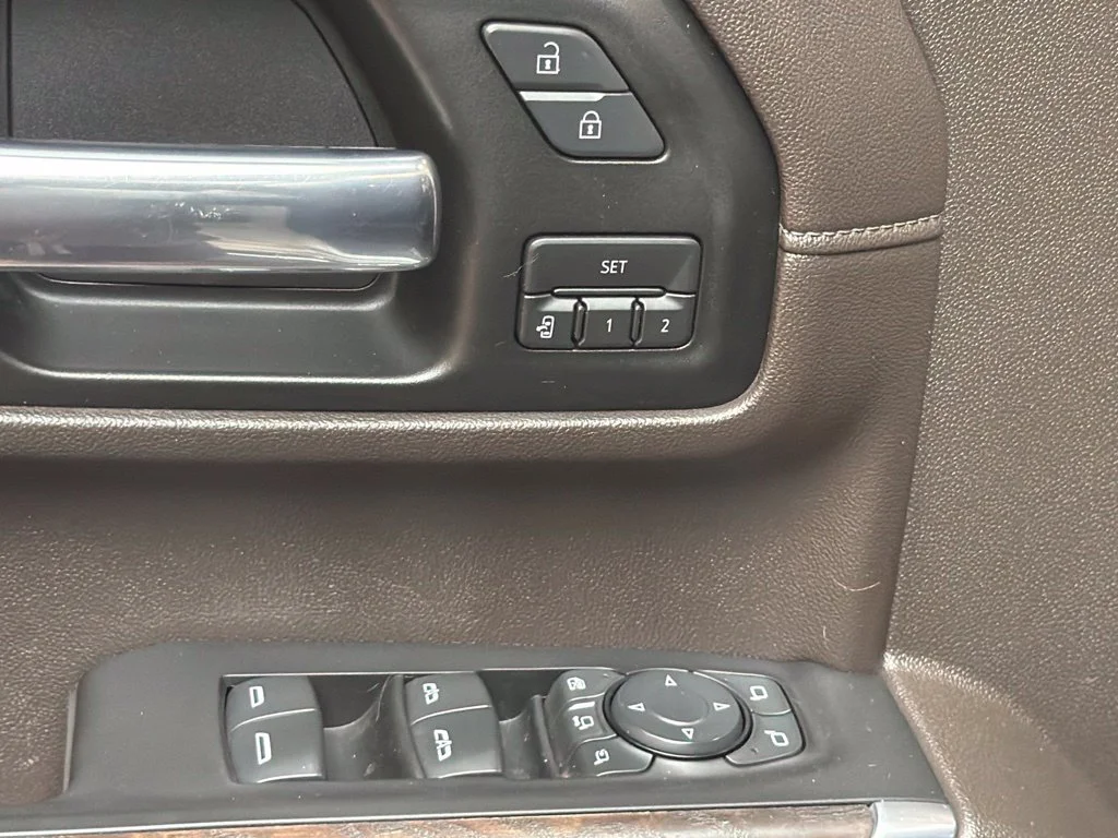 Used 2020 White Frost Tricoat GMC Denali image 37