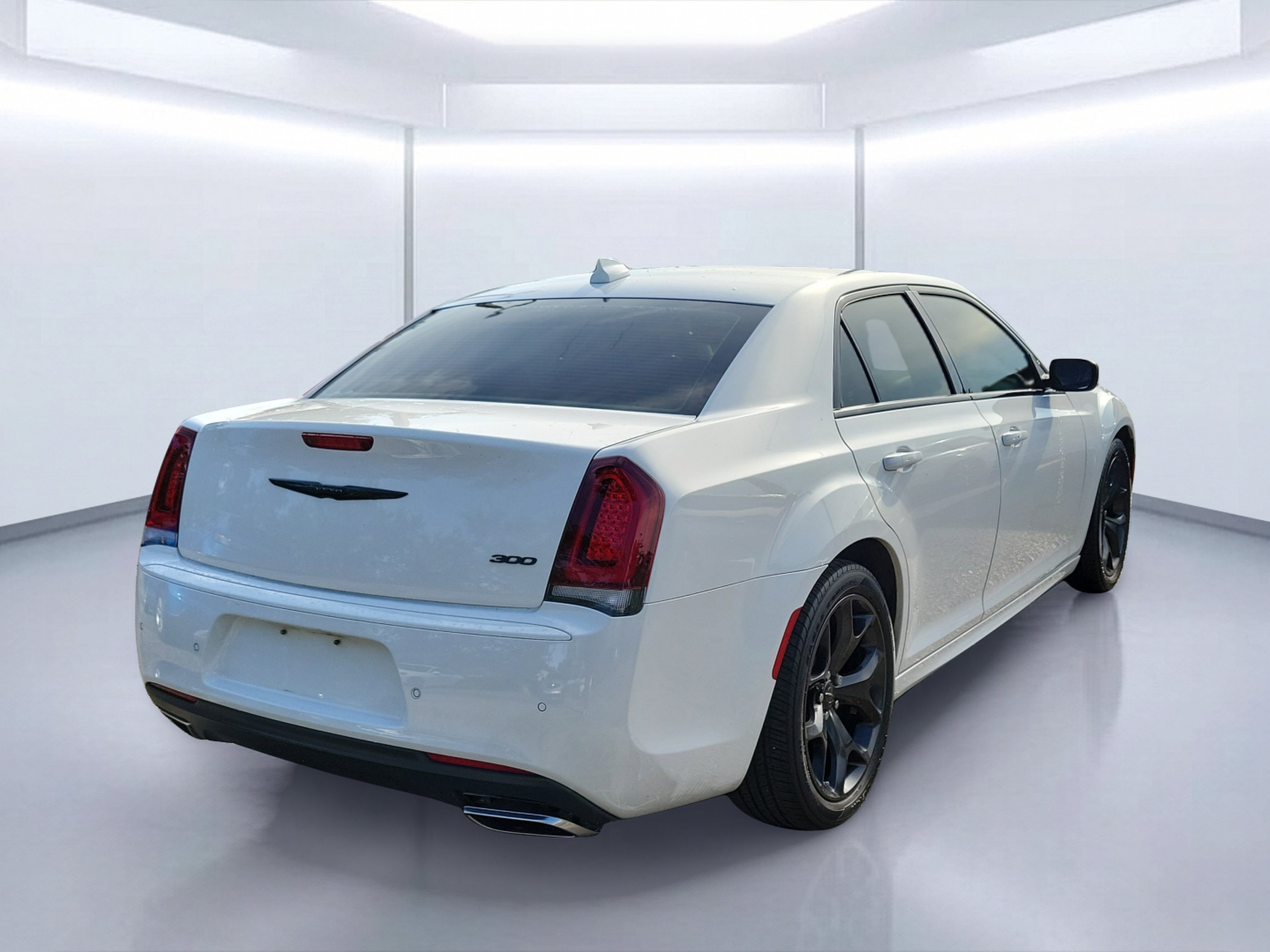 Used 2022 Bright White Clearcoat Chrysler Touring image 4